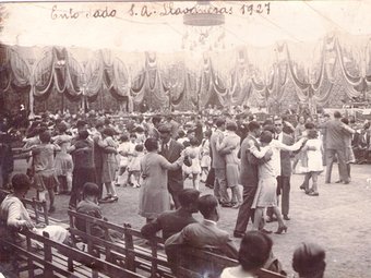 Un envelat de l'any 1927 de Llavaneres, on s'hi feien balls i d'altres festes populars recollits en un DVD. EL PUNT