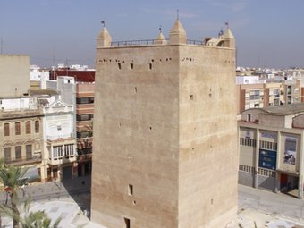 Torre de la Plaça Major de Torrent. ARXIU