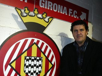 El nou director de màrqueting del Girona, en el túnel d'accés a la gespa de l'estadi.  JOAN SABATER