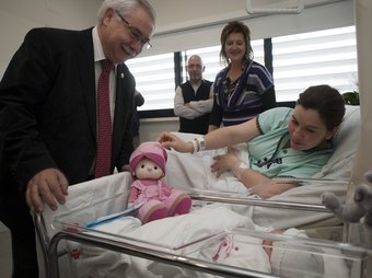 La Juliana ha estat la primera nena nascuda al nou hospital. TJERK VAN DER MEULEN