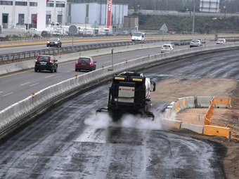 Les obres d'ampliació de l'autopista, a l'entorn de la sortida de Salt. LLUÍS SERRAT