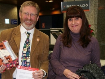 Maria Herrada i Vicent Beguer entreguen un cúdol aquest Nadal. ARXIU