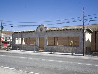 L'escola de música conservarà la façana de l'antic ajuntament de l'Aldea. EL PUNT