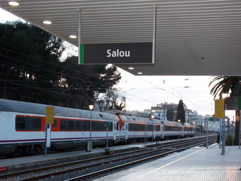 Una imatge de l'estació de tren de Salou avui, durant la interrupció del servei CRISTINA FORNÓS / ACN