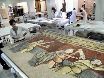 Les llacunes de ‘Lapidació de Sant Esteve', de Boí,  tenen ara una tonalitat més fosca, després de la restauració al taller del MNAC JOSEP LOSADA