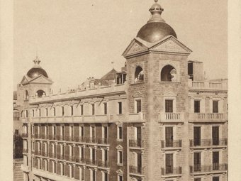 La primera seu de La Caixa a la Rambla Nova va ser l'edifici del número 77. EL PUNT