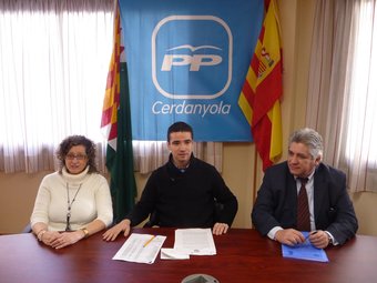 Manuel Buenaño, al centre, durant la roda de premsa d'ahir. C.A.F