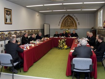 Els bisbes catalans durant la reunió celebrada a Tiana i presidida pels arquebisbes de Barcelona, Tarragona i l'Urgell. CET