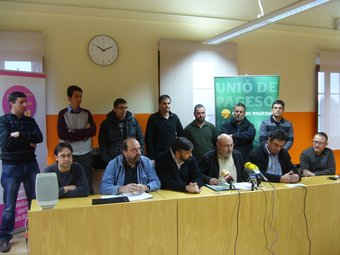 Joan Caball amb els membres de la candidatura d'UP a la demarcació de Tarragona. L.M