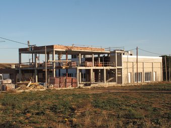 El centre de dia es construeix al darrera de la llar de jubilats de l'Aldea. EL PUNT