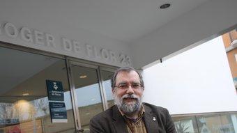 Serra, que també és tinent d'alcalde del Masnou, fotografiat ahir davant de les dependències municipals de Roger de Flor. G.A