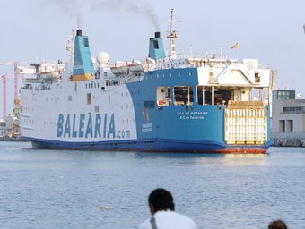 Un vaixell de Baleària al port de Barcelona ANDREU PUIG