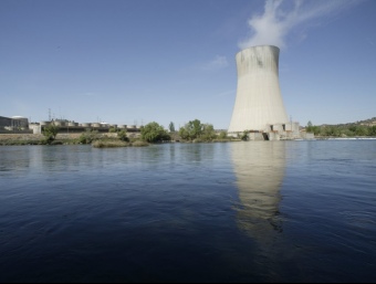 La torre de refrigeració de la central nuclear d'Ascó. TJERK VAN DER MEULEN
