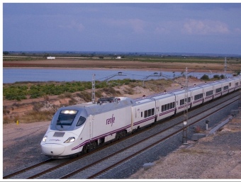 El tren Alvia serà la llançadera que transporte els viatges des de València. ARXIU