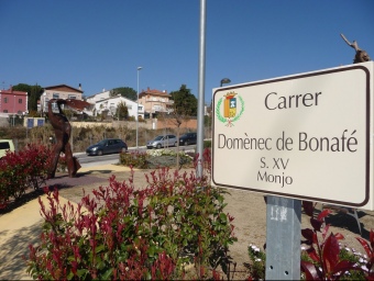El prior fundador de la Cartoixa de Montalegre, Domènec de Bonafé, dóna nom a un dels carrers de la Creu de Terme I. M