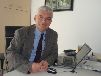 Enric Nolis, cap de llista de CiU a l'Ajuntament de Tiana, la setmana passada al seu despatx I. M