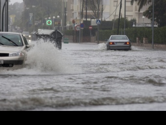 Un carrer inundat a Vilafortuny, el Francolí, i el carrer de la Cort de Valls T. van der Meulen