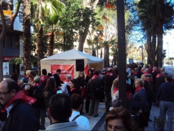 Imatge dels voltants de la paradeta del PSOE de Torrent en que repartia xocolata. CEDIDA