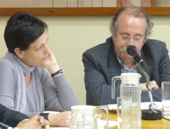 L'alcaldable socialista, Ester Pujol en una sessió plenària, amb Ferran Vallespinós I. M