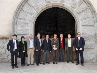 La presidenta del Parlament durant la seva visita a les instal·lacions del celler cooperatiu de Falset-Marçà