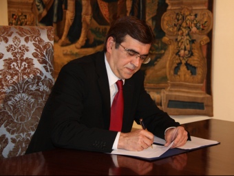 El president Antich signa els decret de dissolució del parlament balear ACN