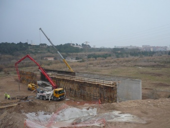 El viaducte en construcció sota el polígon Riu Clar de Tarragona. Ò.P.J.