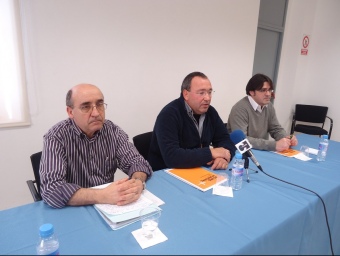 Els regidors d'ERC Miquel Anguera i Ferran Pellicer, i l'edil d'ADMC, Antoni Vernet, van qualificar ahir de prepotent l'alcalde, qui la setmana passada els va fer fora del govern. G. P