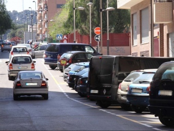 Aparcament existents al remat del carrer Constitució. CEDIDA