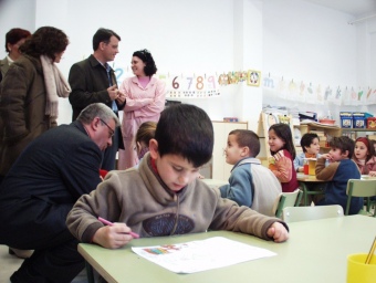 Acte d'inauguració d'una escoleta de Gandia. ARXIU