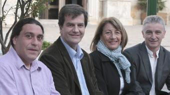 D'esquerra a dreta, els alcaldables Àngel Rodríguez (ICV), Estanis Puig (PSC), Mari Dubé (CiU) i Xavier Ballesta (Junts per l'Escala). Falta la candidata del PP, Mercè Garriga, que no va poder ser-hi el dia que es va fer la fotografia LLUÍS SERRAT