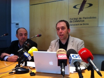 Batchellí i Andreu, en la presentació d'ahir al col·legi de periodistes de Girona. A.PUIG