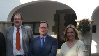 D'esquerra a dreta, l'alcalde Estanis Fors, Ramon Vinyes (PSC) i Belen Quintero (PP). E.F