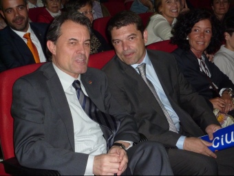 El president de la Generalitat, Artur Mas, i el candidat a revalidar l'alcaldia de Vilassar de Mar, Joaquim Ferrer. LL.A