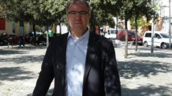 Manel Pérez, a la plaça Didó, davant de l'Ajuntament de Terrassa J.ALEMANY