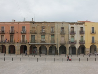 La plaça Major d'Almacelles, punt central de la trama rectangular del poble. D.M