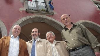 Sanllehí (a l'esquerra) planteja obrir el govern a les llistes de SI, UDEM i IPM, també a la foto. LL.SERRAT