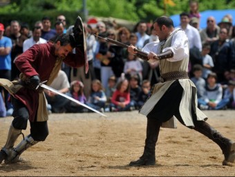 Un combat de cavallers, a la Fira Medieval d'Hostalric de l'any passat. R. GARCIA