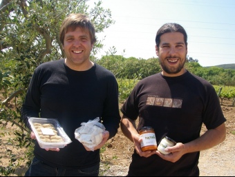 Dani Aguilera i Marc Bargalló ens fan venir gana amb croquetes i ravioli de calçots, i amb salses.  J.TORRENTS