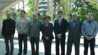 Els candidats a ls plaça de la Vila, d'esquerra a dreta, Oriol Rovira (ERC), José Luis Rivera (ICV-EUIA), Juan José Rodríguez (PCPB), Ana del Frago (PSC), Jaime Fernández (PP), Pere Ramon (CiU) i Oriol Gómez (PxC). Falta Fabià Díaz-Cortés (EAB), M.A.L
