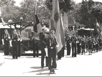 Una de les desfilades franquistes que es van fer a Llavaneres durant els primers anys de la postguerra. EL PUNT