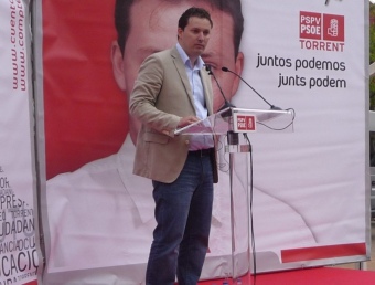 Andrés Campos presenta el programa dels socialistes torrentins. ESCORCOLL