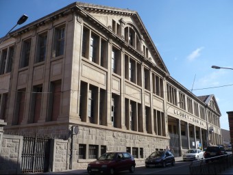 Imatge de la fàbrica Llobet-Guri de Calella, on el govern local de CiU vol ubicar una Escola Oficial d'Idiomes. T.M
