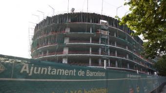 Una promoció de pisos que l'Ajuntament de Barcelona està fent amb dret de superfície ROBERT RAMOS