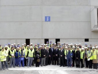 Imatge de la visita de Camps a les obres del nou hospital de Gandia. ARXIU