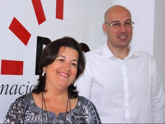 Paula Espí i Josep Crespo expliquen les propostes del Bloc per a Dénia. C.MARTÍNEZ