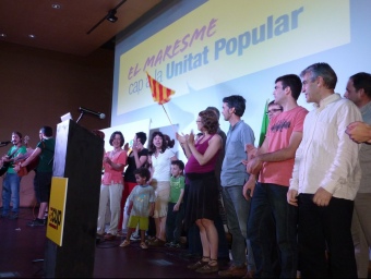Els candidats de la CUP del Maresme en l'acte central comarcal celebrat a Mataró. LL.A