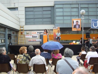 Anna Gabaldà durant l'acte central de la campanya d'UM-9 a les Roquetes L.M