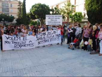 La concentració contra les retallades va tenir lloc ahir a les set de la tarda, a la plaça Llobregat de les Roquetes. M.L