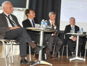 Jean-Paul Alduy (esquerra) participant a una taula rodona a la conferència internacional DERBI.