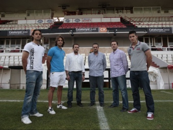 D'esquerra a dreta, Joel, Denís, Santi, Enric, Ramón i Aleix. Els Coch al Nou Estadi.  J.C. LEÓN